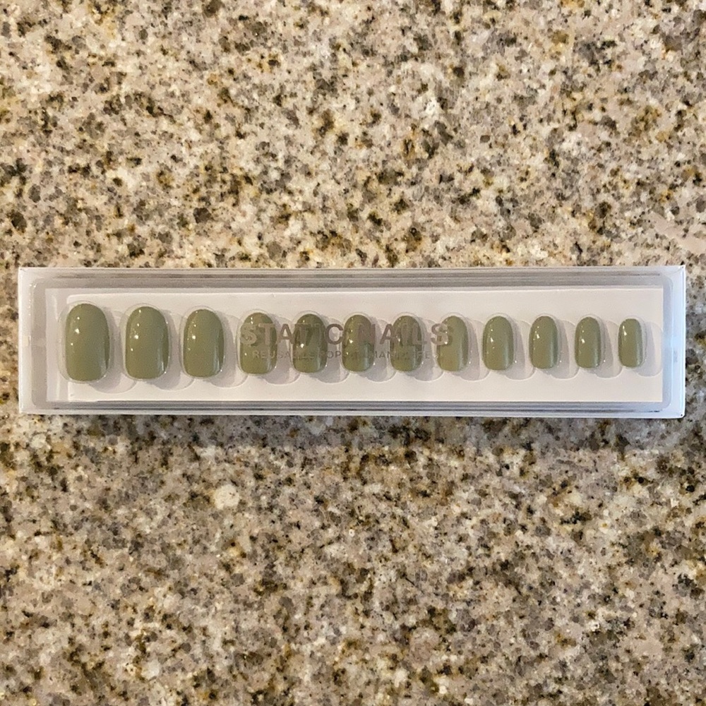 Static Nails – Olive (Round)